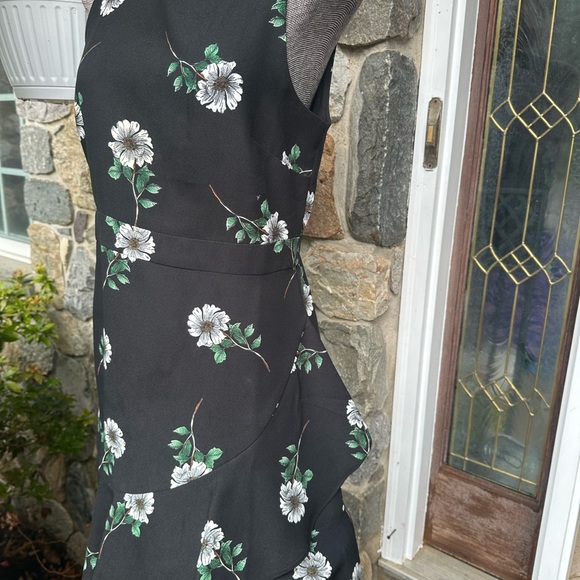 Banana Republic pretty black and white floral print sleeveless dress, size 8 - Picture 6 of 10